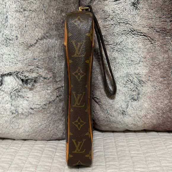 Vintage Louis Vuitton large wristlet - Picture 3 of 16